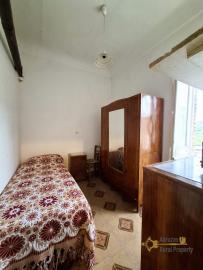 Three-bedroom stone house with a large garage and two cellars. Carpineto Sinello Img15