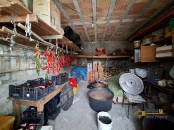 Three-bedroom stone house with a large garage and two cellars. Carpineto Sinello Img24