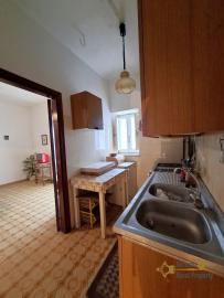 Three-bedroom stone house with a large garage and two cellars. Carpineto Sinello Img6