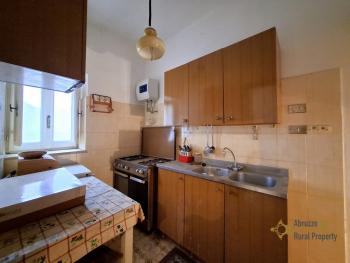 Three-bedroom stone house with a large garage and two cellars. Carpineto Sinello Img5