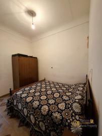 Three-bedroom stone house with a large garage and two cellars. Carpineto Sinello Img11