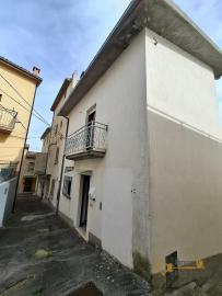 Completely restored, three-bedroom town house with panoramic view and garage. Celenza Sul Trigno Img37