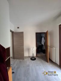 Completely restored, three-bedroom town house with panoramic view and garage. Celenza Sul Trigno Img22