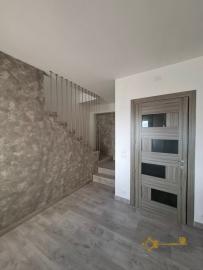 Completely restored, three-bedroom town house with panoramic view and garage. Celenza Sul Trigno Img17