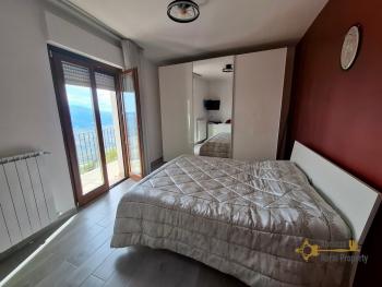 Completely restored, three-bedroom town house with panoramic view and garage. Celenza Sul Trigno Img29