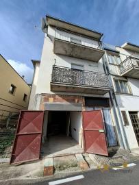 Completely restored, three-bedroom town house with panoramic view and garage. Celenza Sul Trigno Img34