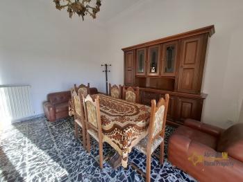 Large, three-bedroom town house in habitable conditions with stone cellar. Furci Img10