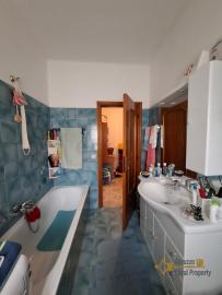 Three-bedroom town house with garden, garage and self-contained flat. Celenza Sul Trigno Img17