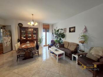 Three-bedroom town house with garden, garage and self-contained flat. Celenza Sul Trigno Img4