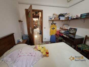 Three-bedroom town house with garden, garage and self-contained flat. Celenza Sul Trigno Img26