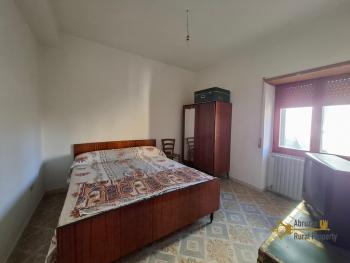 Five-bedroom, semi-detached town house with garage and cellar. Belmonte del Sannio. Img28