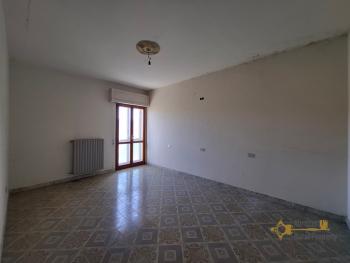 Five-bedroom, semi-detached town house with garage and cellar. Belmonte del Sannio. Img23