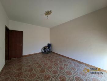 Five-bedroom, semi-detached town house with garage and cellar. Belmonte del Sannio. Img21