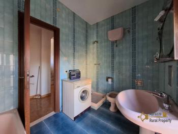 Five-bedroom, semi-detached town house with garage and cellar. Belmonte del Sannio. Img34