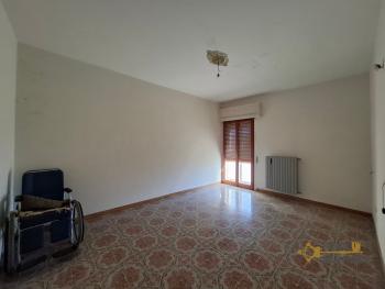 Five-bedroom, semi-detached town house with garage and cellar. Belmonte del Sannio. Img20