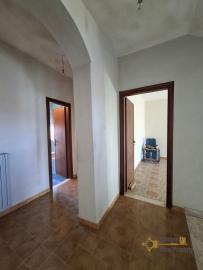 Five-bedroom, semi-detached town house with garage and cellar. Belmonte del Sannio. Img27