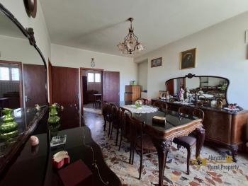 Five-bedroom, semi-detached town house with garage and cellar. Belmonte del Sannio. Img10