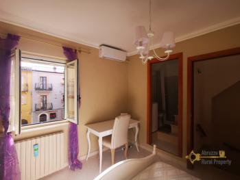 Pretty townhouse with spectacular panoramic roof terrace. Atessa, Abruzzo. Img4