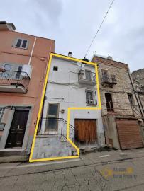 Cosy, two-bedroom town house in perfect conditions. Casalanguida, Abruzzo. Img2