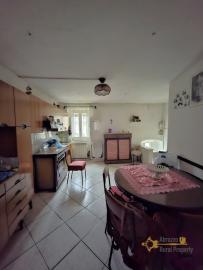 Cosy, two-bedroom town house in perfect conditions. Casalanguida, Abruzzo. Img6