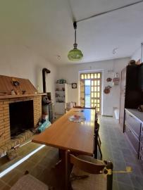 Detached country house with 2100 sqm of land and beautiful panoramic view, near the coast. Furci Img3