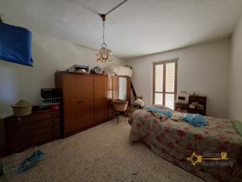 Detached country house with 2100 sqm of land and beautiful panoramic view, near the coast. Furci Img17