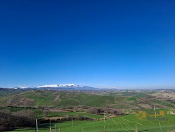 Detached country house with 2100 sqm of land and beautiful panoramic view, near the coast. Furci Img20