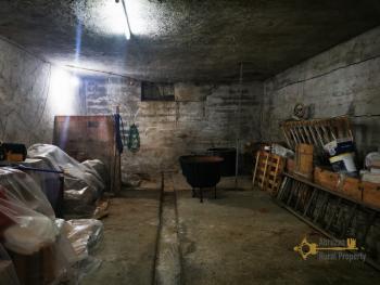 Three-bedroom country house with woodland, in a panoramic location. Fossalto Img30