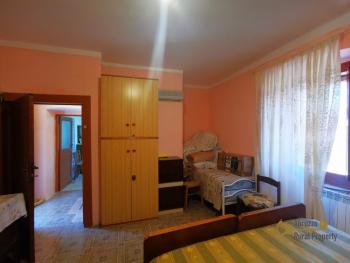 Three-bedroom country house with woodland, in a panoramic location. Fossalto Img24