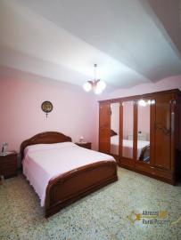 Three-bedroom country house with woodland, in a panoramic location. Fossalto Img18