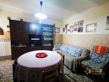 Three-bedroom country house with woodland, in a panoramic location. Fossalto Img13