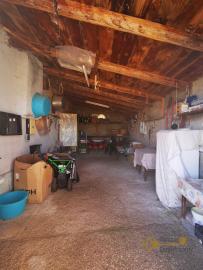 Three-bedroom country house with woodland, in a panoramic location. Fossalto Img26