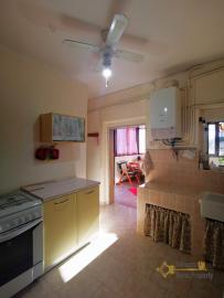 Three-bedroom country house with woodland, in a panoramic location. Fossalto Img14