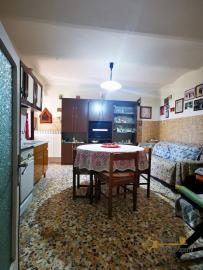 Three-bedroom country house with woodland, in a panoramic location. Fossalto Img12