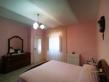 Three-bedroom country house with woodland, in a panoramic location. Fossalto Img17