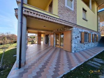 Beautiful 350 sqm villa, surrounded by a large garden and 3.340 sqm of land with fruit and olive trees, panoramic view. Trivento. Img46