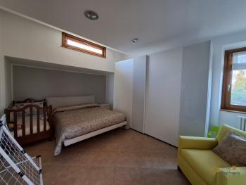 Beautiful 350 sqm villa, surrounded by a large garden and 3.340 sqm of land with fruit and olive trees, panoramic view. Trivento. Img22