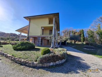 Beautiful 350 sqm villa, surrounded by a large garden and 3.340 sqm of land with fruit and olive trees, panoramic view. Trivento. Img43