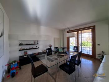 Beautiful 350 sqm villa, surrounded by a large garden and 3.340 sqm of land with fruit and olive trees, panoramic view. Trivento. Img9