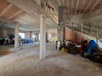 Beautiful 350 sqm villa, surrounded by a large garden and 3.340 sqm of land with fruit and olive trees, panoramic view. Trivento. Img37