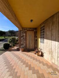 Beautiful 350 sqm villa, surrounded by a large garden and 3.340 sqm of land with fruit and olive trees, panoramic view. Trivento. Img3