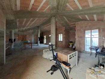 Beautiful 350 sqm villa, surrounded by a large garden and 3.340 sqm of land with fruit and olive trees, panoramic view. Trivento. Img39