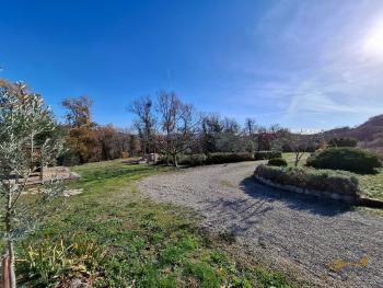 Beautiful 350 sqm villa, surrounded by a large garden and 3.340 sqm of land with fruit and olive trees, panoramic view. Trivento. Img50