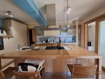 Beautiful 350 sqm villa, surrounded by a large garden and 3.340 sqm of land with fruit and olive trees, panoramic view. Trivento. Img13