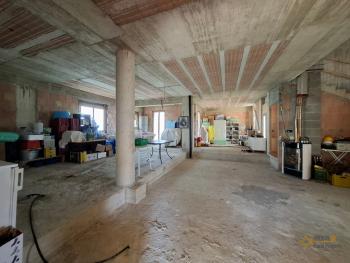 Beautiful 350 sqm villa, surrounded by a large garden and 3.340 sqm of land with fruit and olive trees, panoramic view. Trivento. Img35