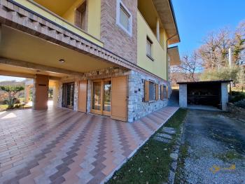 Beautiful 350 sqm villa, surrounded by a large garden and 3.340 sqm of land with fruit and olive trees, panoramic view. Trivento. Img45