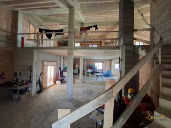 Beautiful 350 sqm villa, surrounded by a large garden and 3.340 sqm of land with fruit and olive trees, panoramic view. Trivento. Img38