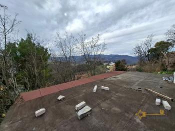 Character town house with panoramic terraced garden and versatile outbuilding with wooden veranda. Mafalda Img29