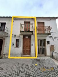 Two-bedroom town house with panoramic views and cellar. Montefalcone del Sannio Img3