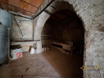 Charming character town house with vaulted ceilings and original features. San Giovanni Lipioni Img32